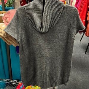 💜Cadeau Grey Short Sleeve Turtleneck Size M